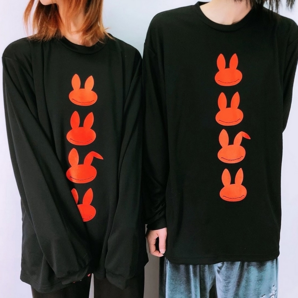 Black long cutsew tshirt
